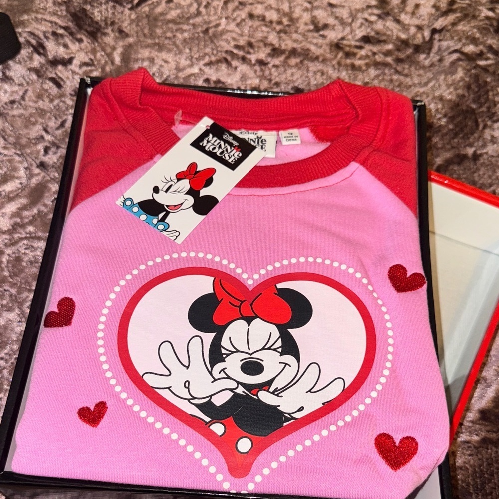 Disney Minnie Mouse Red Heart Gift Box - Picture 2 of 7